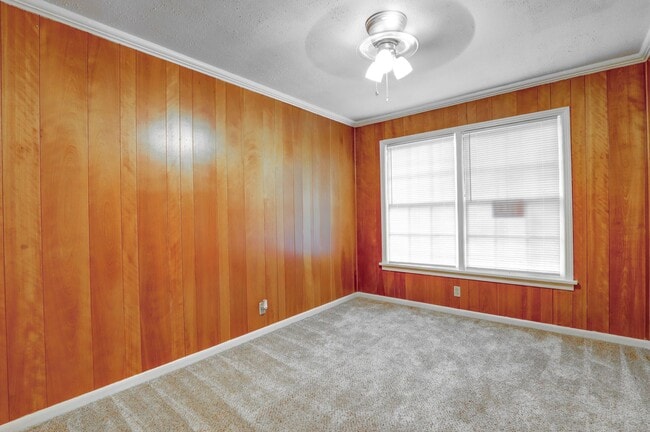 Building Photo - 3 Bedroom 2 Bathroom House in Texarkana, TX