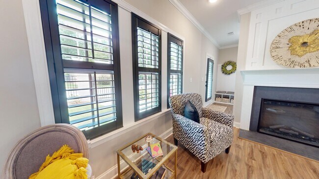 Building Photo - Like New Colonial Style Townhome close to Downtown Opelika