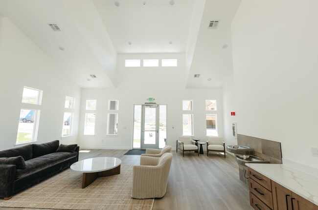 Building Photo - 4655 Alder Dr