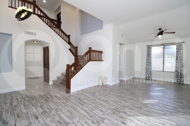 Building Photo - 563 E Krista Way