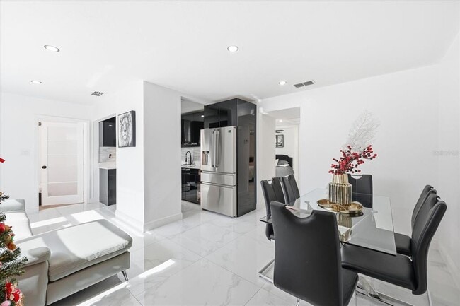 Building Photo - 2521 W Minnehaha St