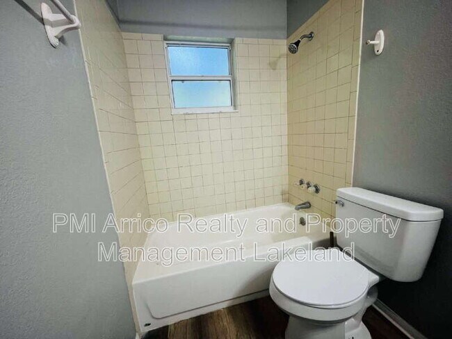 Building Photo - 1223 Ave L