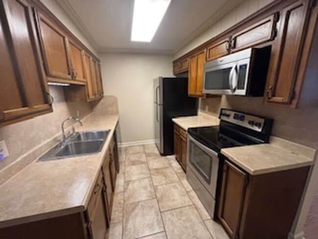 Building Photo - 6114 Parkforest Dr