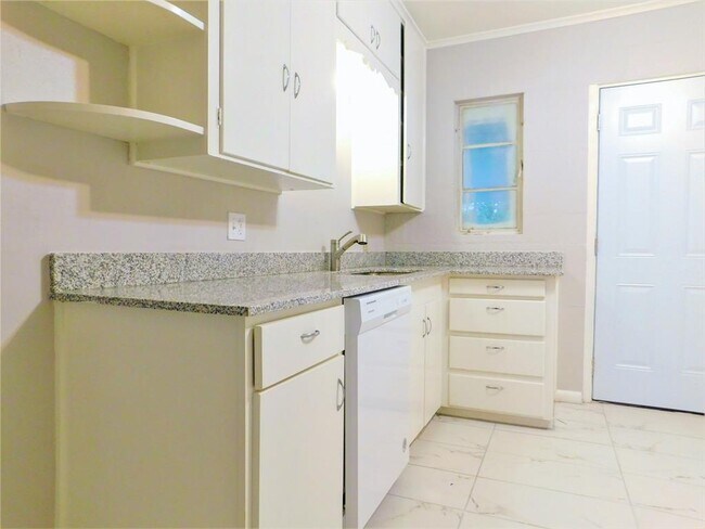 Building Photo - 805 Emery St