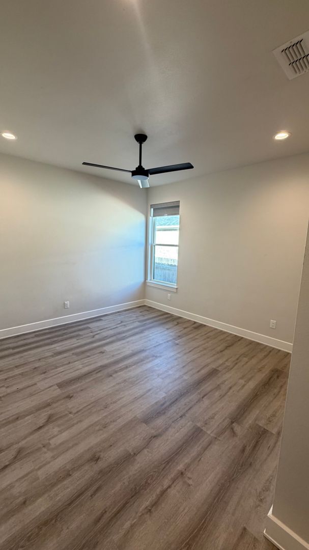 Building Photo - 5014 Cranbrook Dr