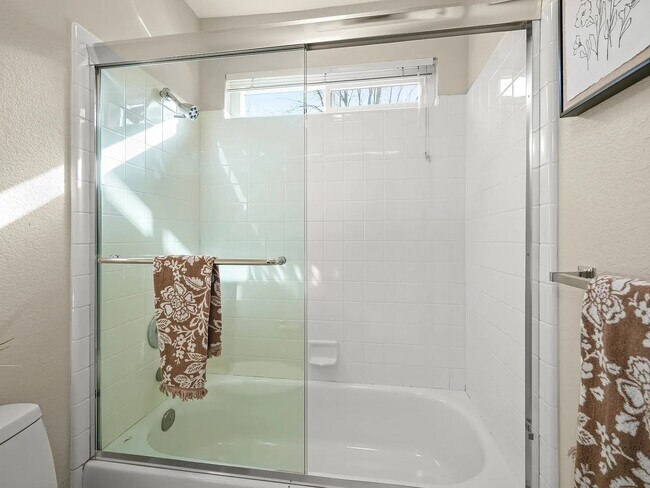 Building Photo - Luxury, comfort, and breathtaking surroundings in Stunning Clayton home!