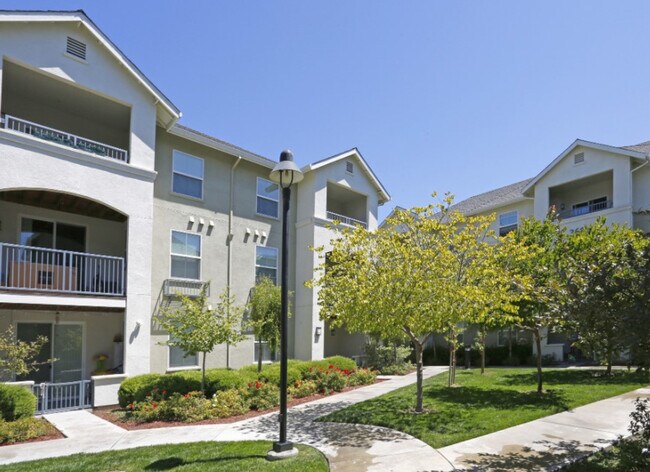 Building Photo - 3604 Flora Vista Ave