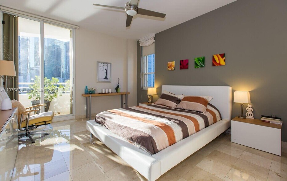 Building Photo - 888 Brickell Key Dr