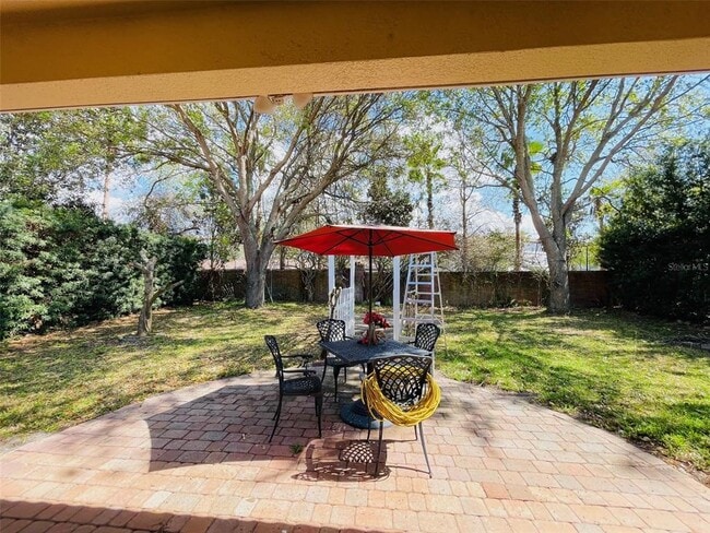 Building Photo - 935 Lascala Dr