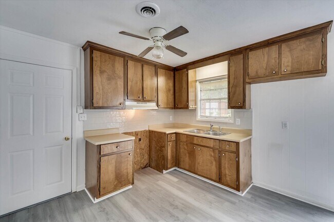 Building Photo - 2307 Hardwick Rd