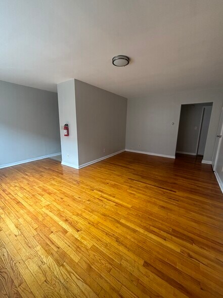 350-356 Myrtle Ave E - 356 Myrtle Ave