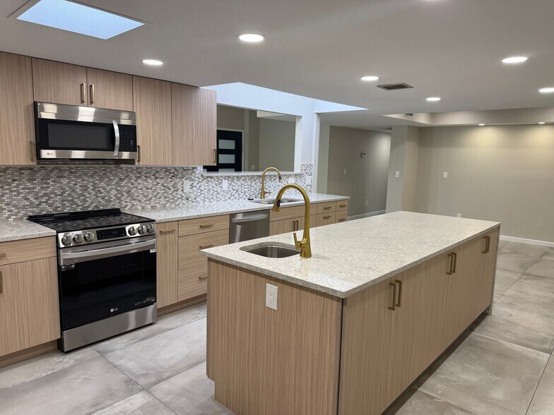 Building Photo - 3017 Placita Chorro