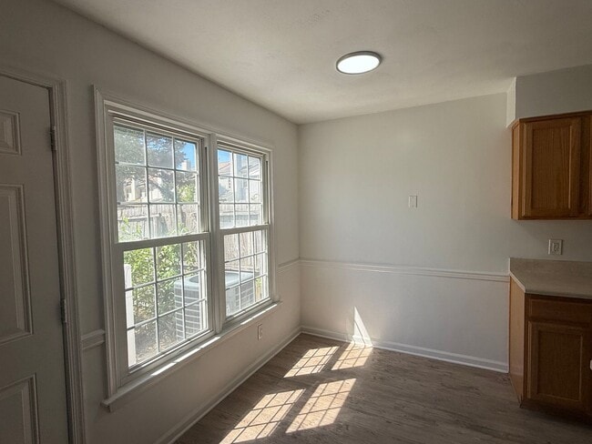 Building Photo - Virginia Beach Townhouse