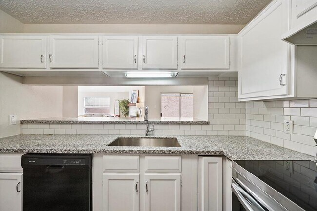 Building Photo - 9318 Beringwood Dr