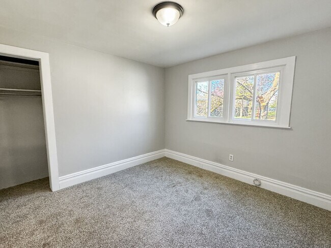 Building Photo - Own Your Own 3 Bedroom Home