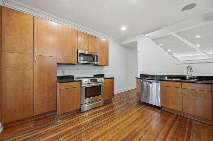 Building Photo - 1153 Jaeger St