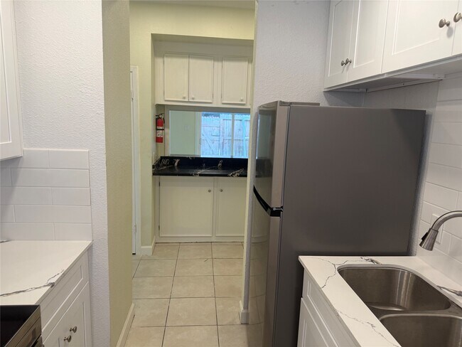 Building Photo - 6525 Renwick Dr