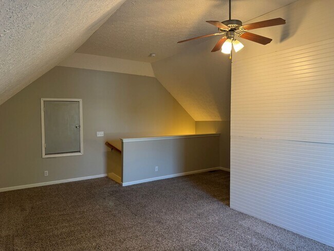 Building Photo - Single Family Home in Clarksville!