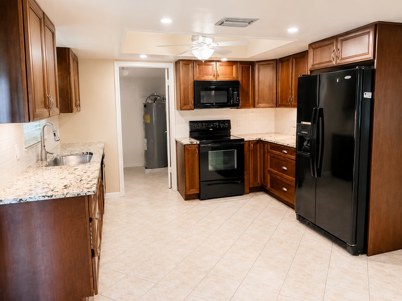 Building Photo - 9129 W Highland Pines Blvd