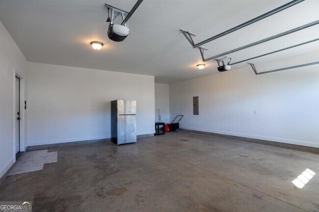 Building Photo - 1000 McInteer Cir