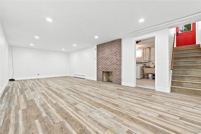 Building Photo - 1631 Xanthia St