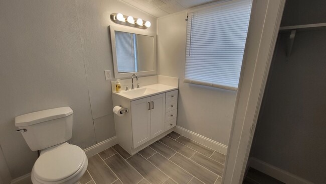 Building Photo - 1002 50th Ave Dr W