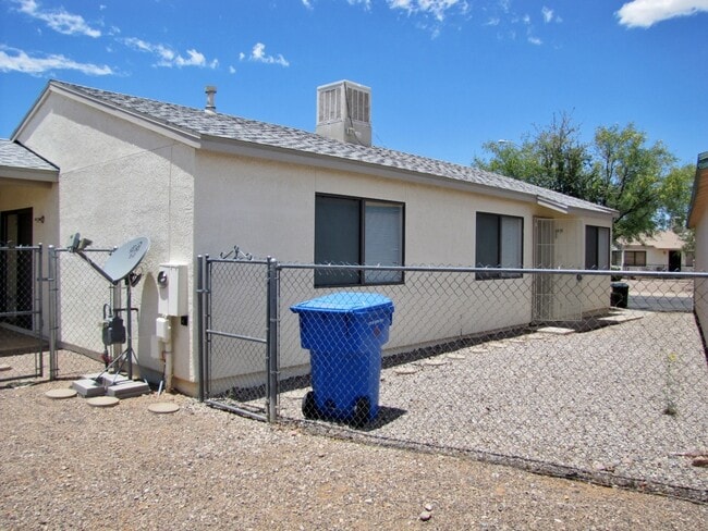 Building Photo - 752 S Sunset Vista Dr