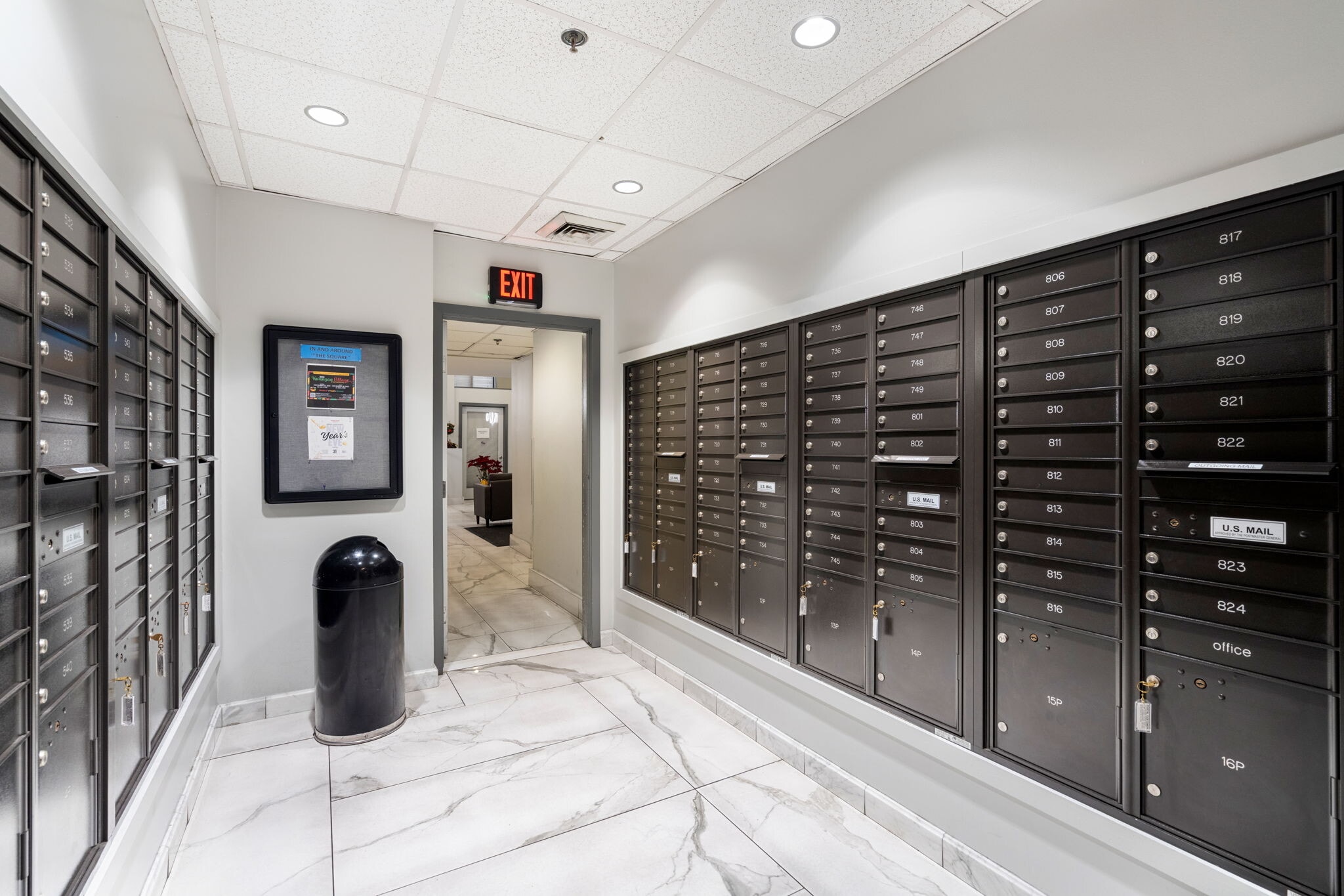 Building Photo - 200 Lombard St