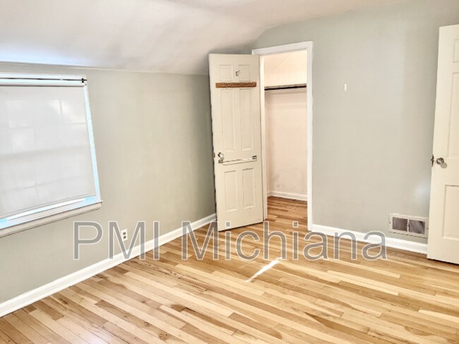 Building Photo - 1311 E Monroe St