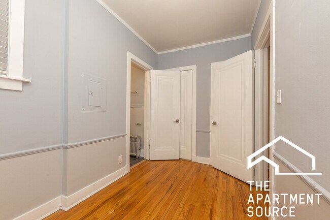 Building Photo - 201 Kedzie St