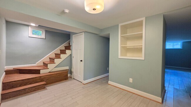 Building Photo - Charming Home in Del Ray