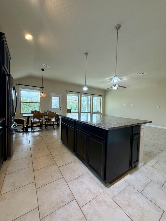 Building Photo - 646 Ridge Lawn Dr