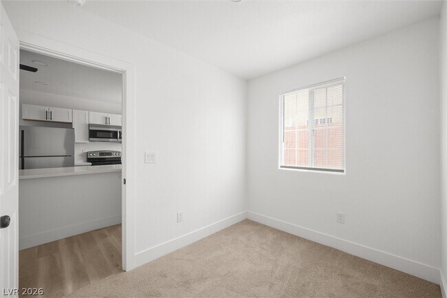 Building Photo - 623 N 10th St