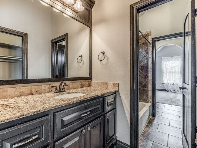 Building Photo - 13609 Gentry Dr