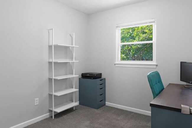 Building Photo - 4 Bed 2 Bath Home for Rent!