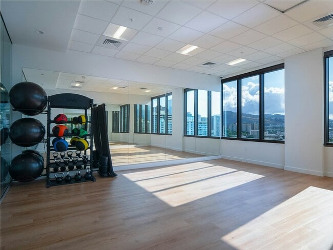 Building Photo - 1515 Liona St