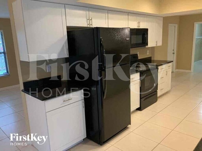 Building Photo - 233 SW 38th St