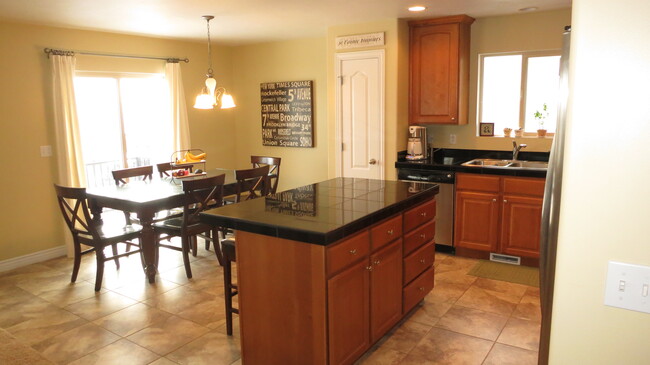 Kitchen w/ Granite Counter Tops and Kitchen Nook (Photo reflects old paint color. Newly painted Jan 2018) - 2755 Shady Hollow Lane