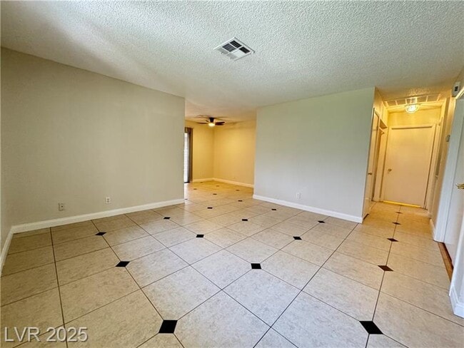 Building Photo - 6121 Meadow Haven Ln