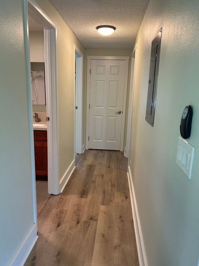 Building Photo - Kailua Lifestyle in 2 Bedroom 2 Bath Charmer