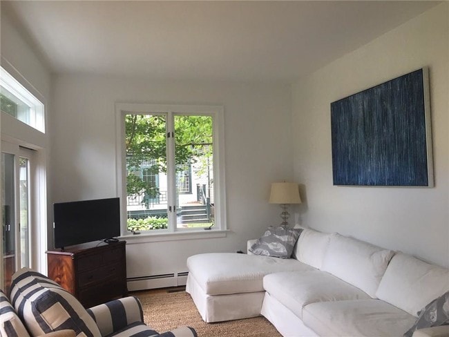 Building Photo - 158 Narragansett Ave