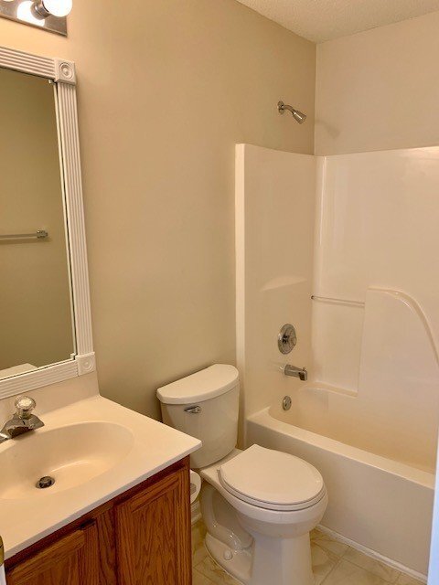 Building Photo - END-UNIT TOWNHOUSE FOR RENT - THE FARM