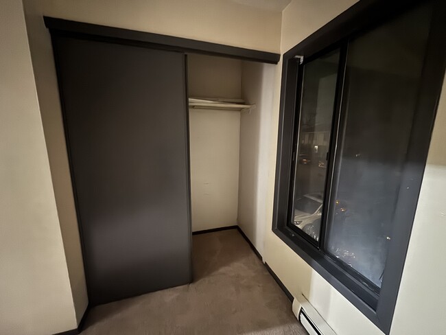 Building Photo - 3904 Sunset Square