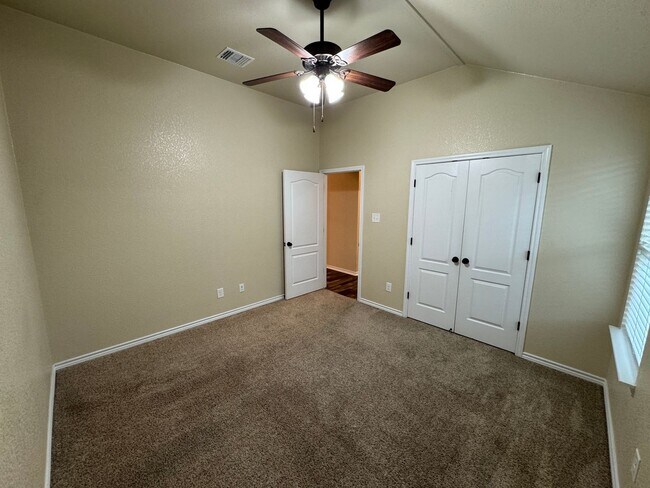 Building Photo - 5907 Verde Dr