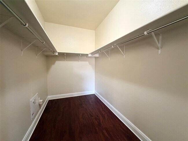 Building Photo - 1721 E Mesa Park Dr