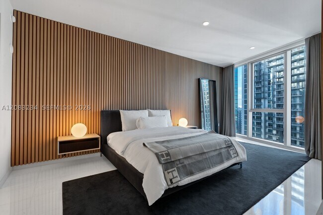Building Photo - 300 Biscayne Blvd