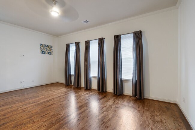 Building Photo - 1103 Summer St