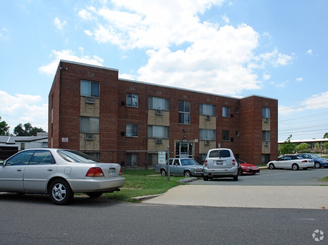 Building Photo - 4725 Minnesota Ave NE