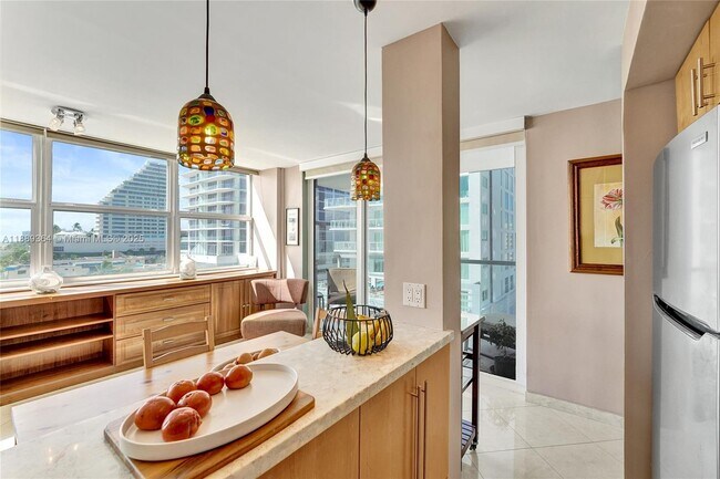 Building Photo - 209 N Fort Lauderdale Beach Blvd