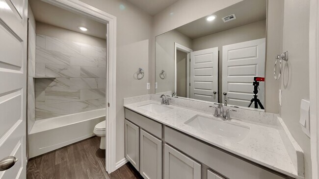 Building Photo - Very Nice 4 Bedroom 2 1/2 Bath in Yukon Schools + an office + bonus room